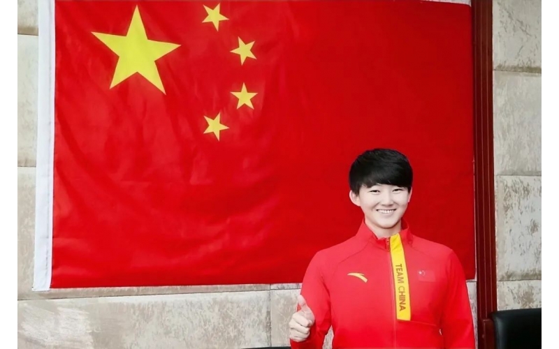 來了，世界冠軍宮乃瑩！